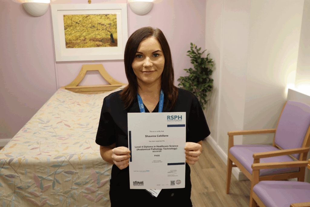 Shaunna with her certificate.
