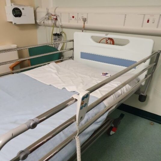 Ward bed